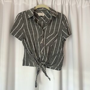 Universal Thread Gray & White Striped Button Up Shirt Size Extra Small